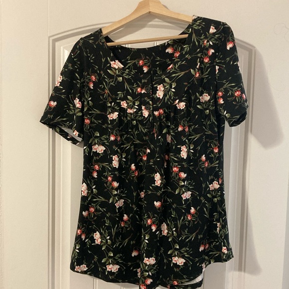 Floral top - Picture 1 of 3